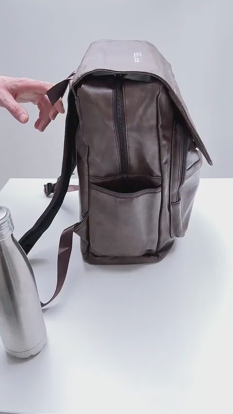 bottle pocket in the eco leather bortego backpack